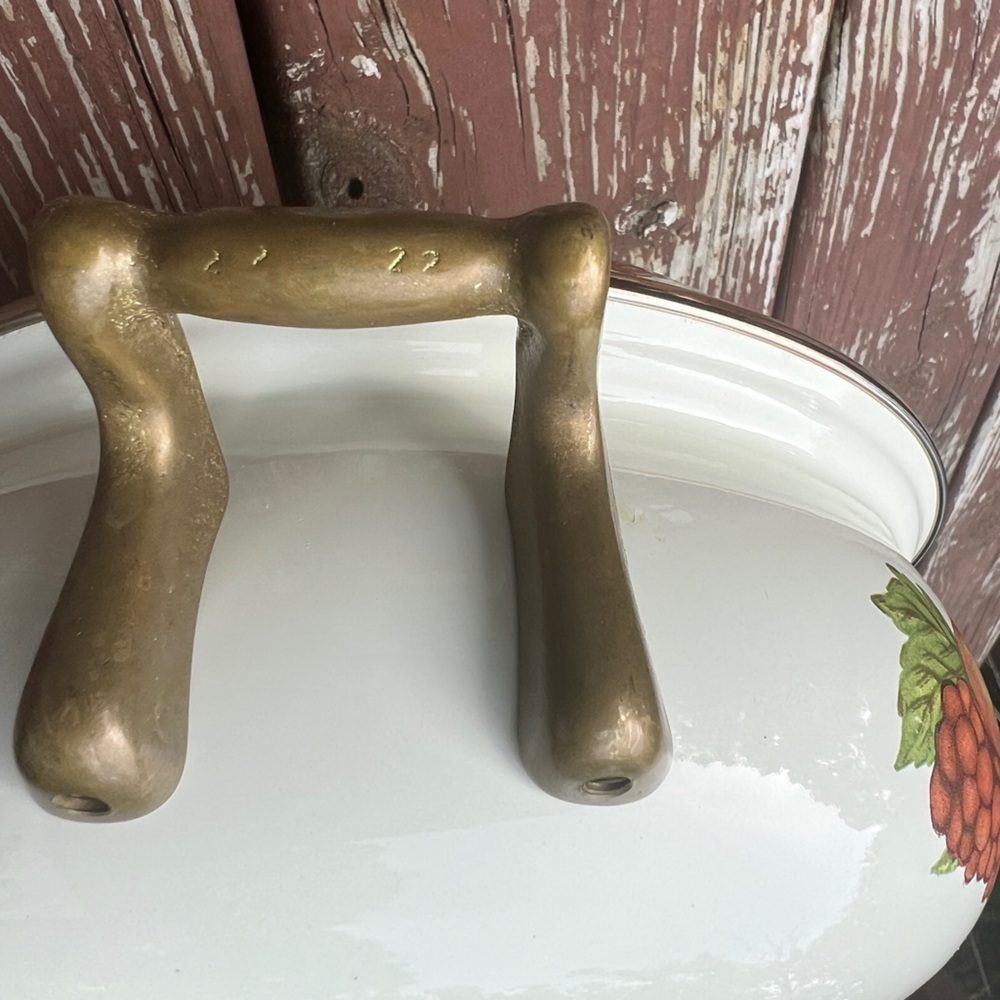 Vintage Regency Club 8" Covered Saucepan Enamel Fruit Design & Brass Handle|Chef - Picture 5 of 16